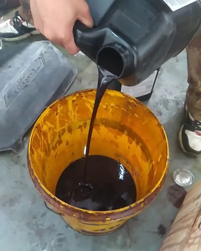 廢機(jī)油處理難度大，擺脫“惡臭異味”又有什么方向？.jpg