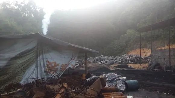 廢舊輪胎煉油廢氣污染，車間惡臭問題可利用潔匠凈化除臭劑解決.jpg