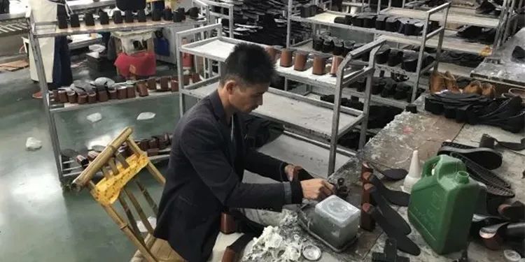 Dejing的凈??制鞋廠除臭劑，治理?yè)]發(fā)性有機(jī)化合物(VOC)廢氣.jpg