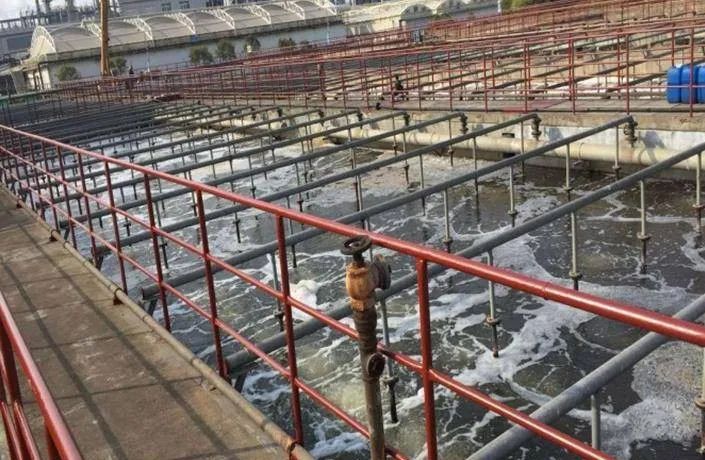 化工廠污水、污泥“臭氣熏天”遭投訴，該如何解決？