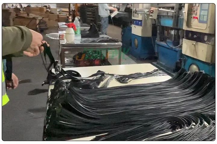橡膠配件加工廠氣味難聞，傷害人體；廢氣除臭用Dejing的凈?！.jpg